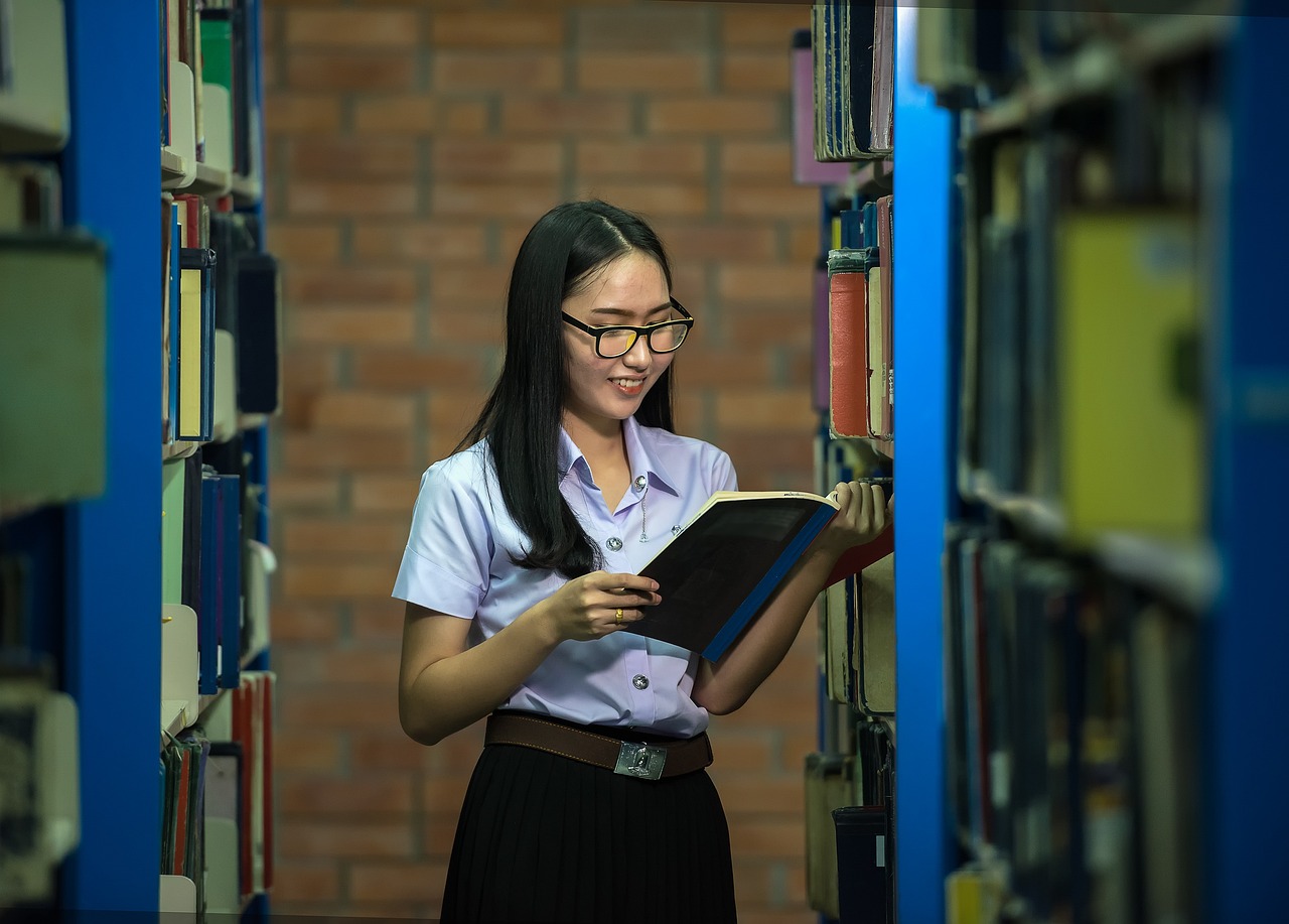学生视角下的女教师电影，独特视角与体验