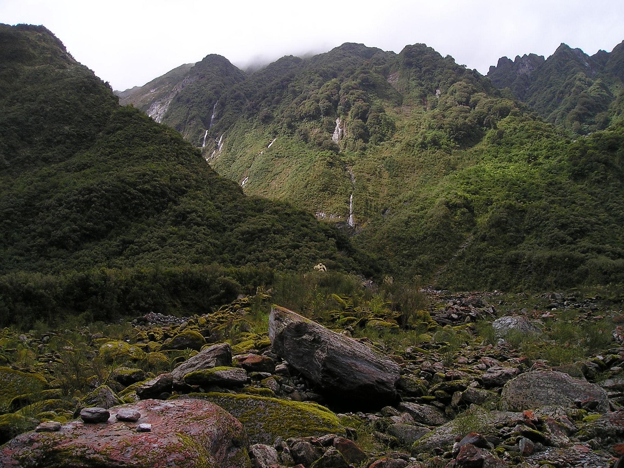 海南岛台风最新动态，影响及应对措施详解