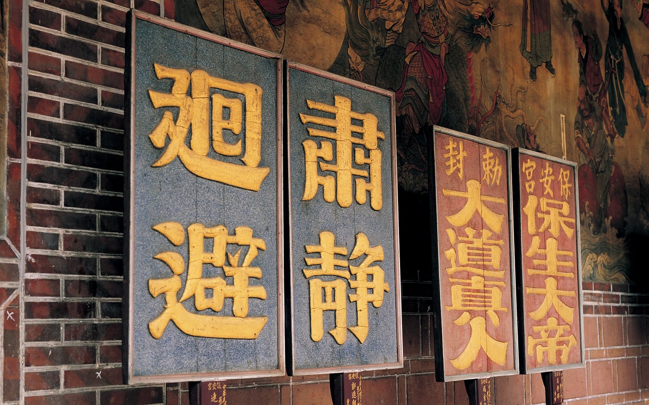 京东上市瞬间，见证企业辉煌的历史照片