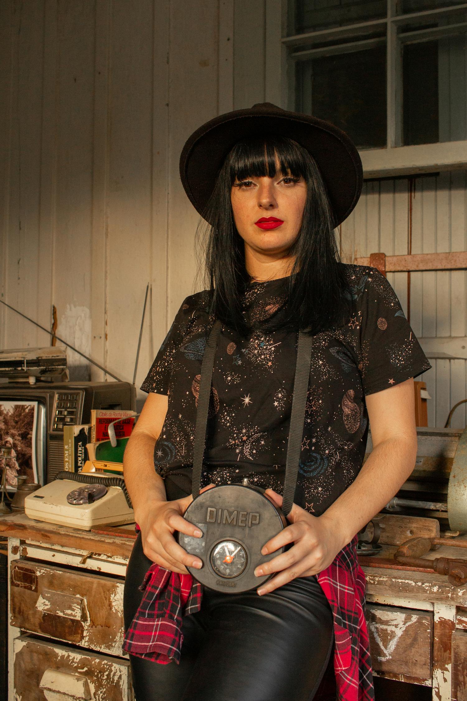 痞帅男星闪耀娱乐圈,新星魅力独特,痞气十足的风采展现