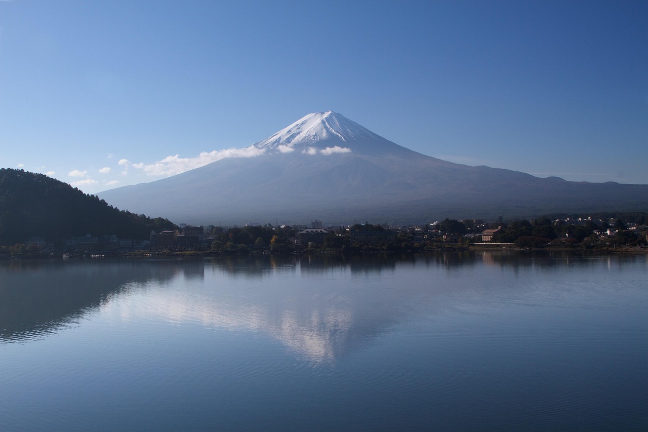 日本富士山最新动态，地质活跃与旅游繁荣共生