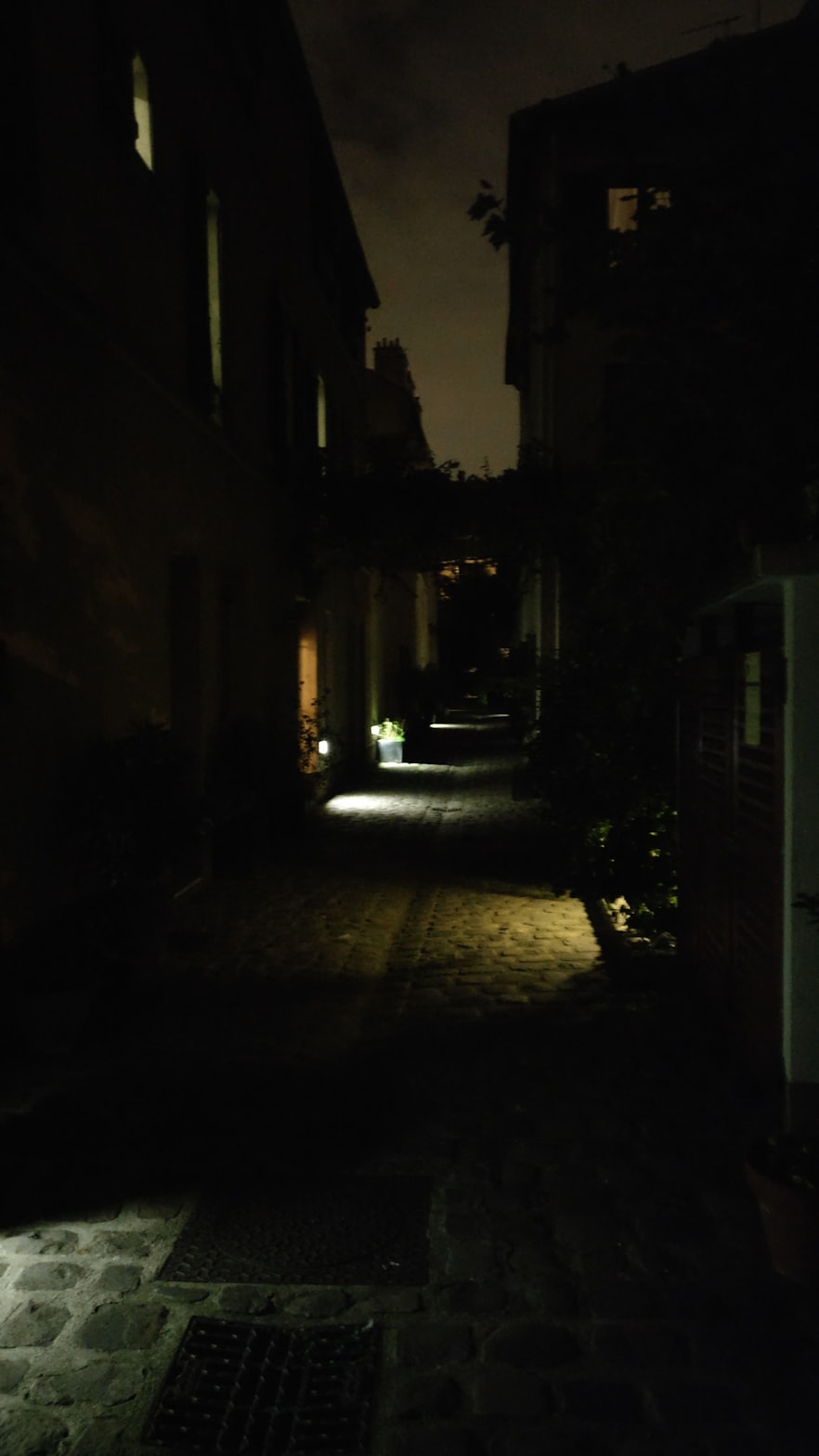 情感与视觉的交融,QQ动漫头像中的伤感艺术