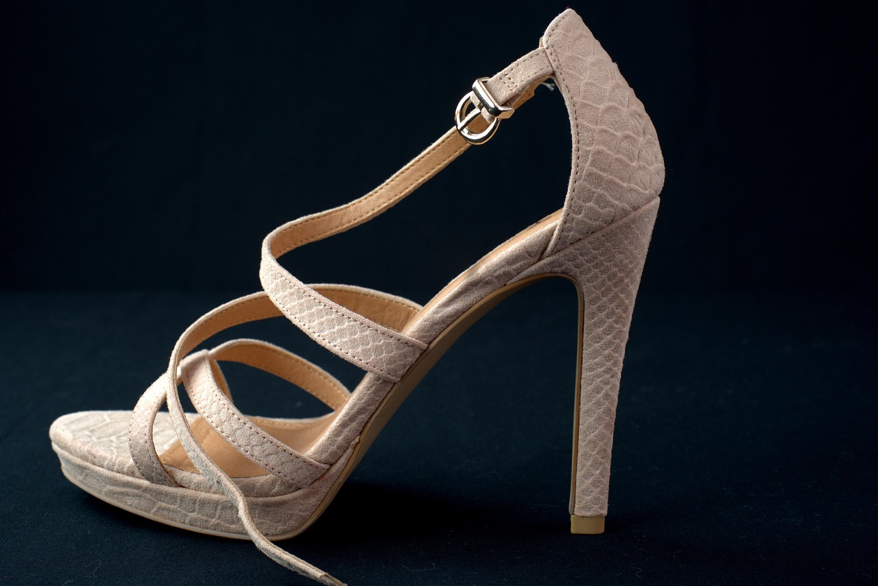 时尚潮流之选,2017年新款高跟鞋推荐全攻略