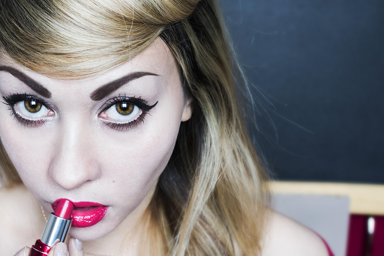 最新眉型图集,时尚潮流的眉毛造型指南