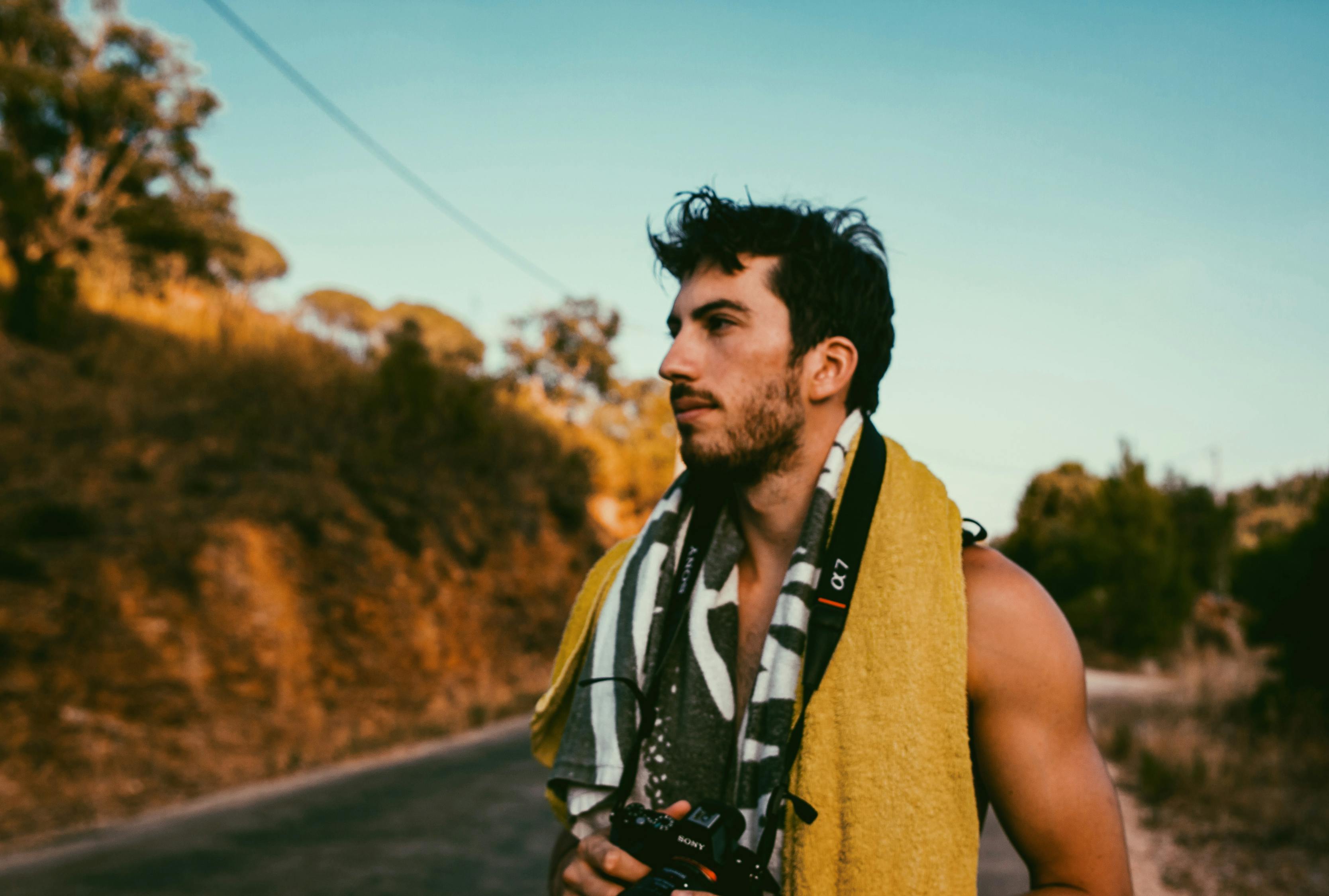 张家辉与成奎安,电影中的兄弟情义传奇