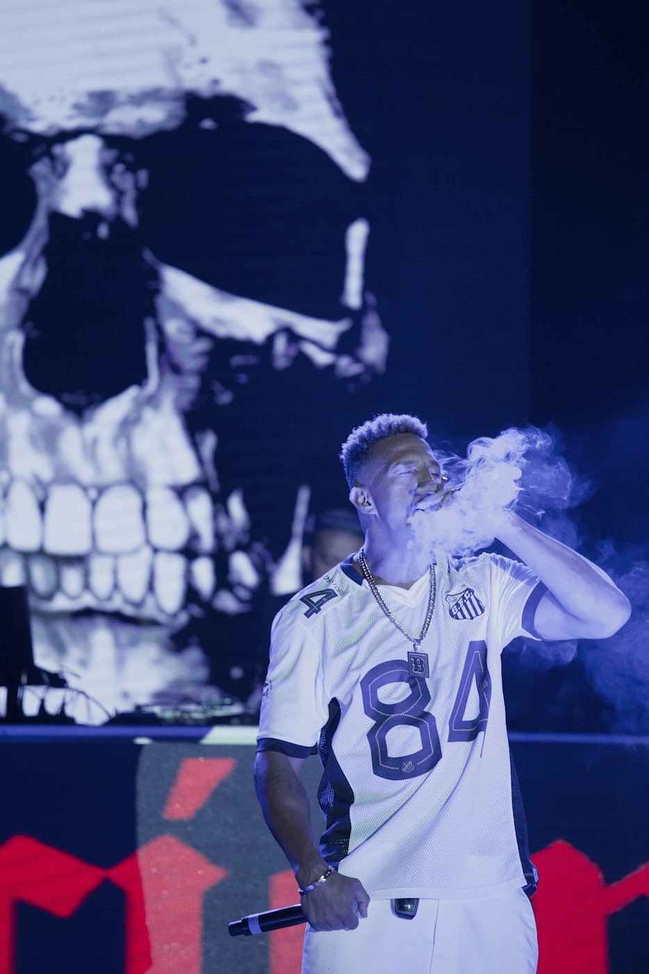 演员何佳,星光璀璨的表演之旅