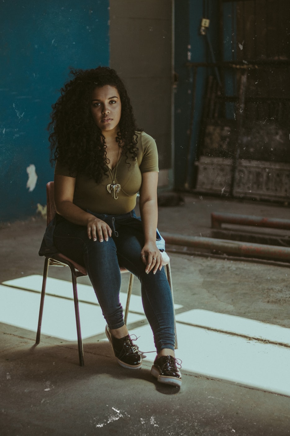 欧美明星冬季街拍,时尚保暖并重的生活艺术风采