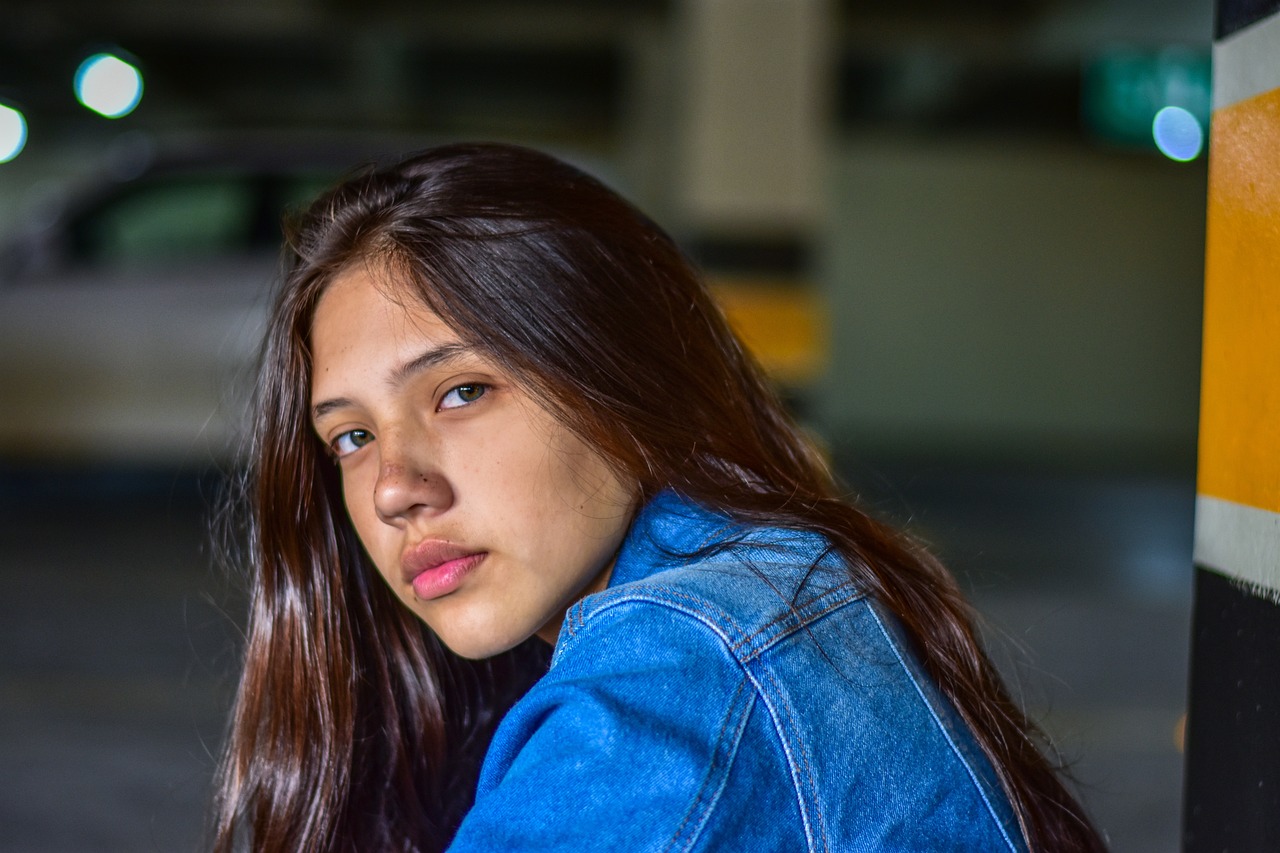 女明星璀璨舞台上的歌声魅力