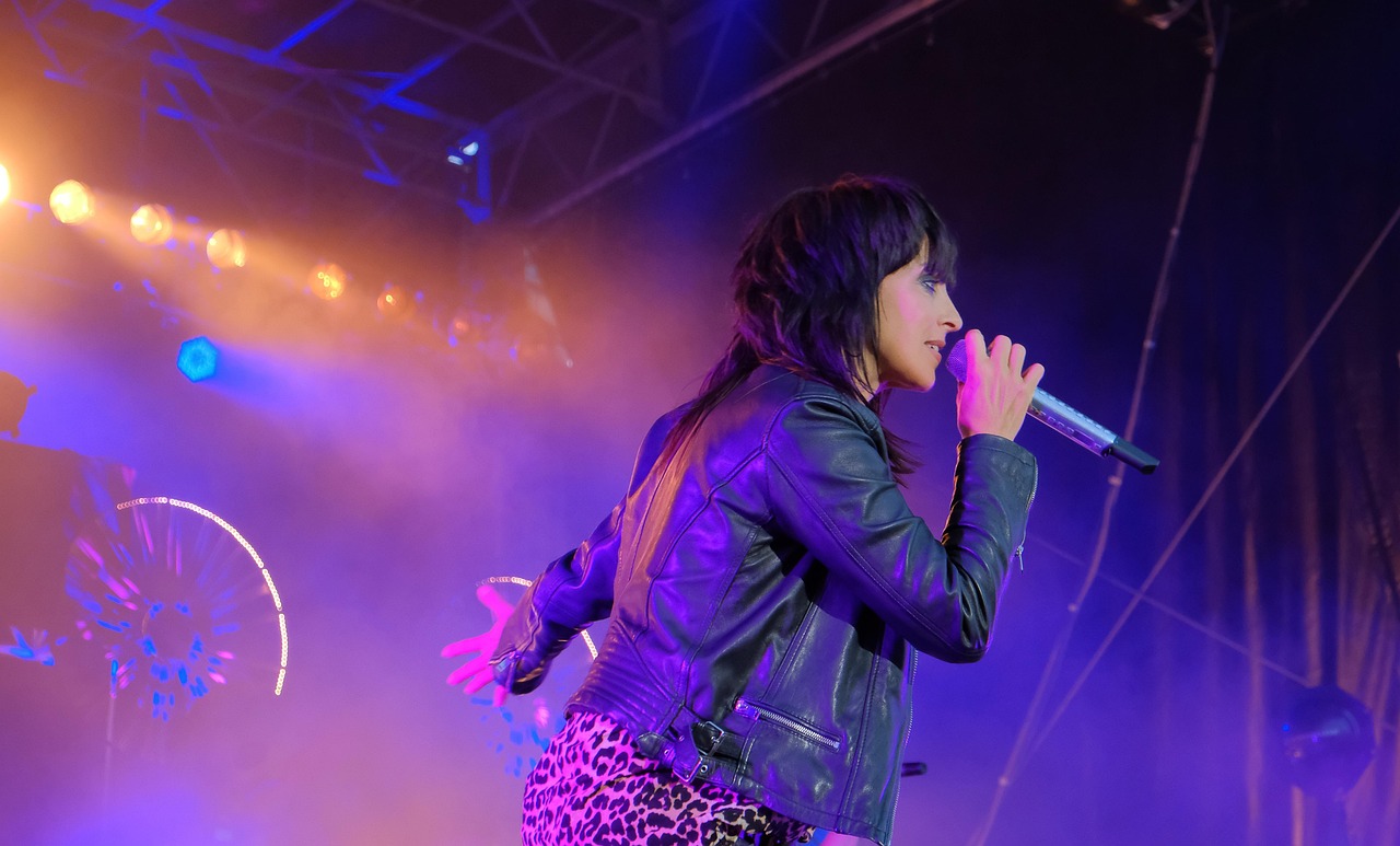 刘亦菲,电视剧与电影的璀璨明星之旅