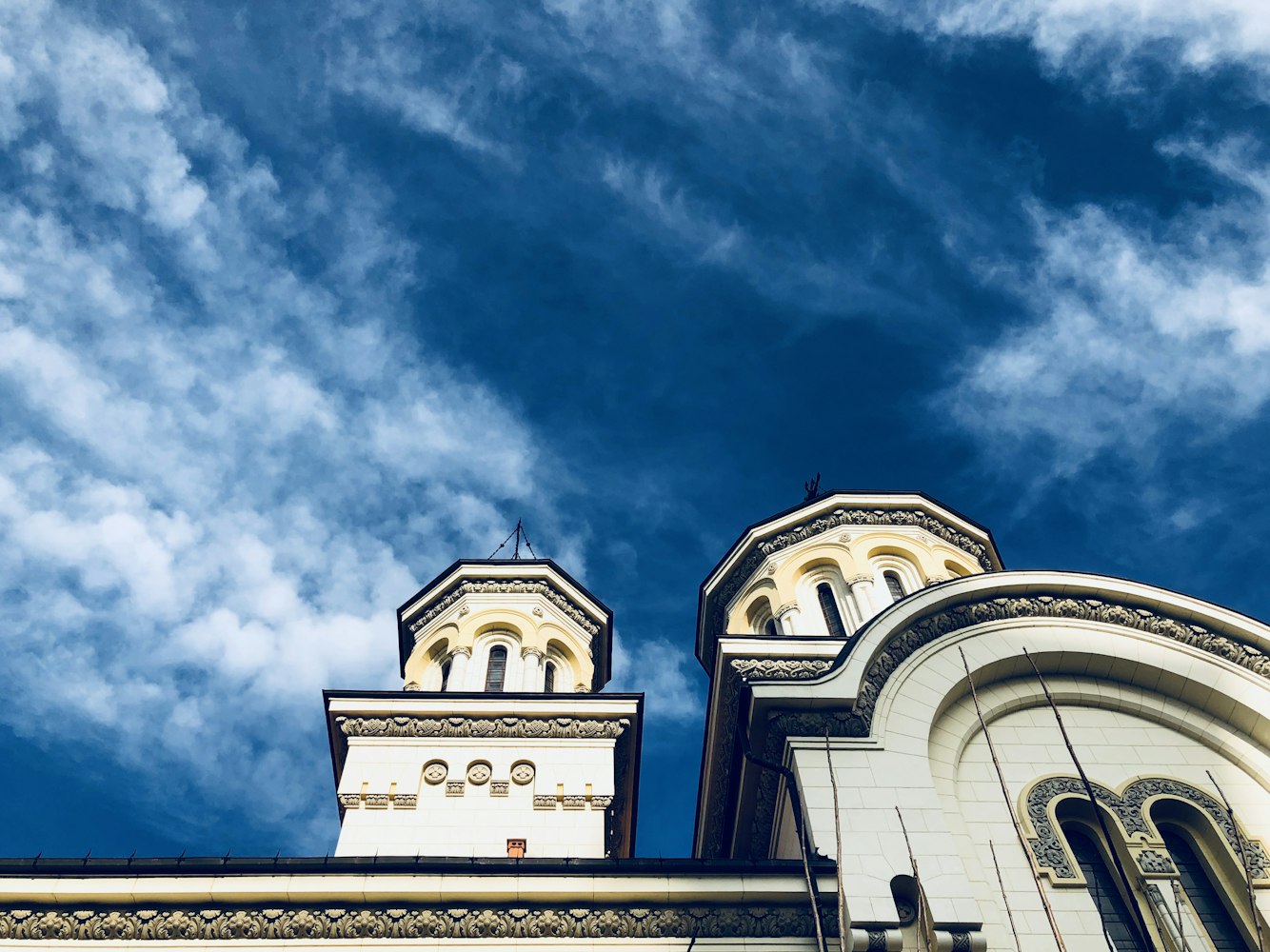 前四后四侧翻动态资讯,革新车辆动态资讯,引领趋势新定义!