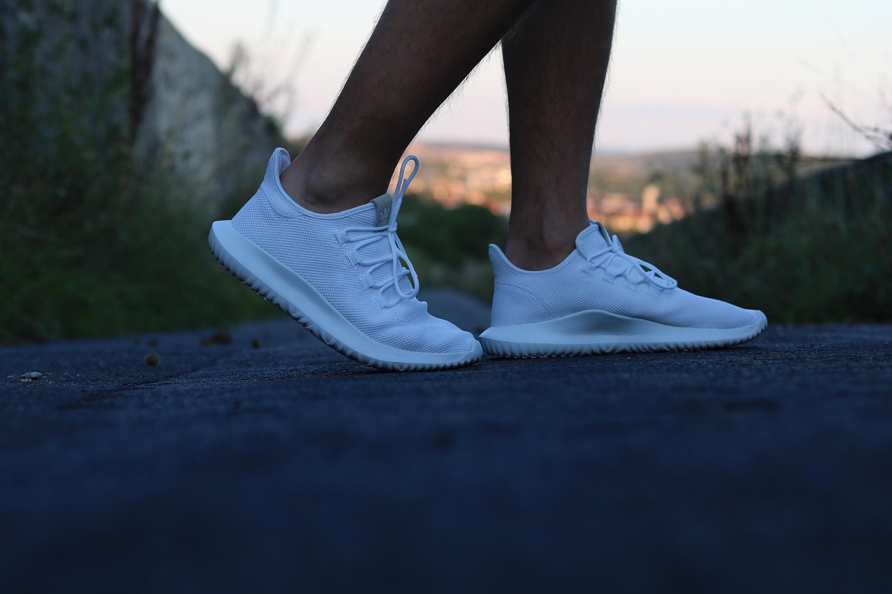 阿迪新款发布引领潮流,重塑未来时尚趋势的启示