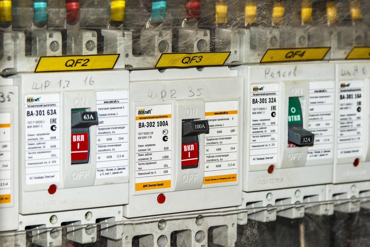 高速公路事故快讯,关注安全,防范风险