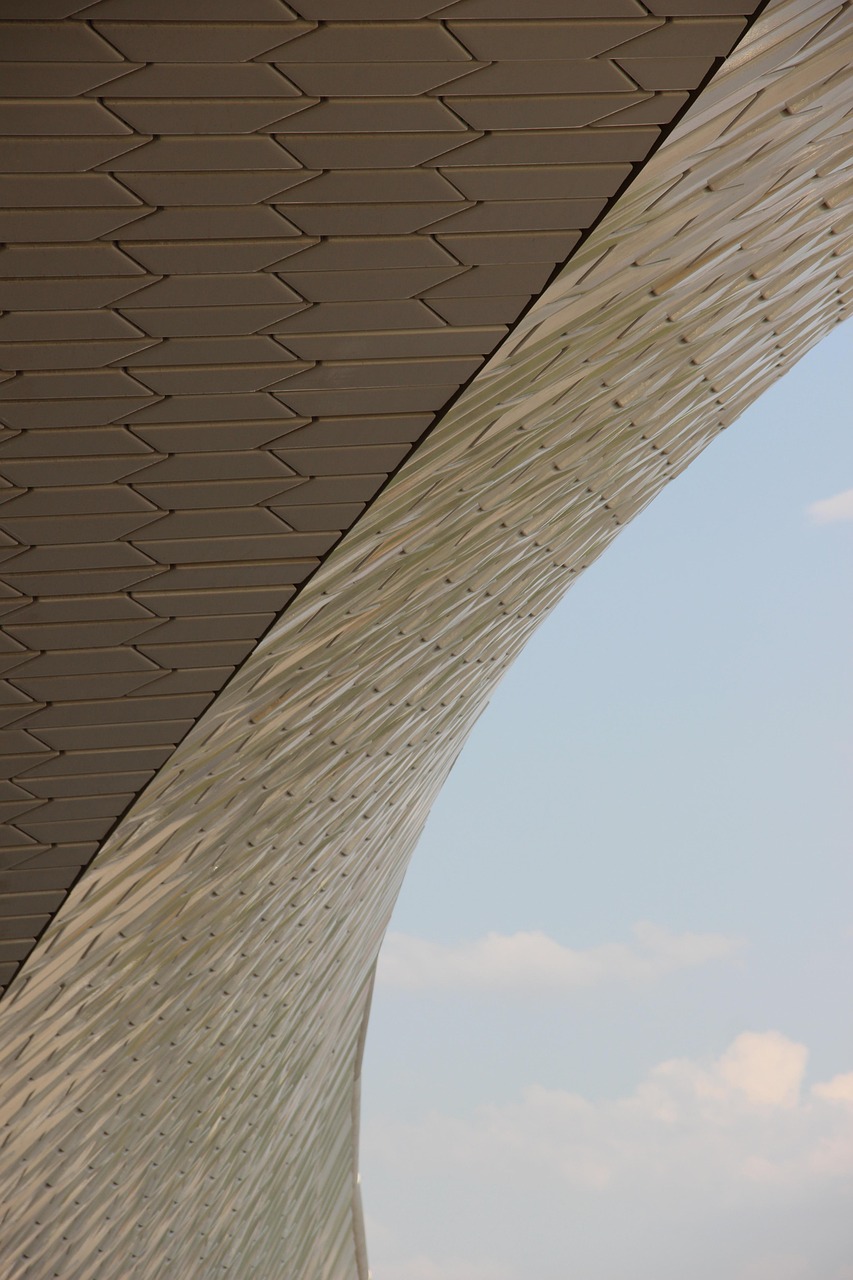 合湛铁路建设进展顺利，未来展望广阔，最新进展报告揭秘最新动态