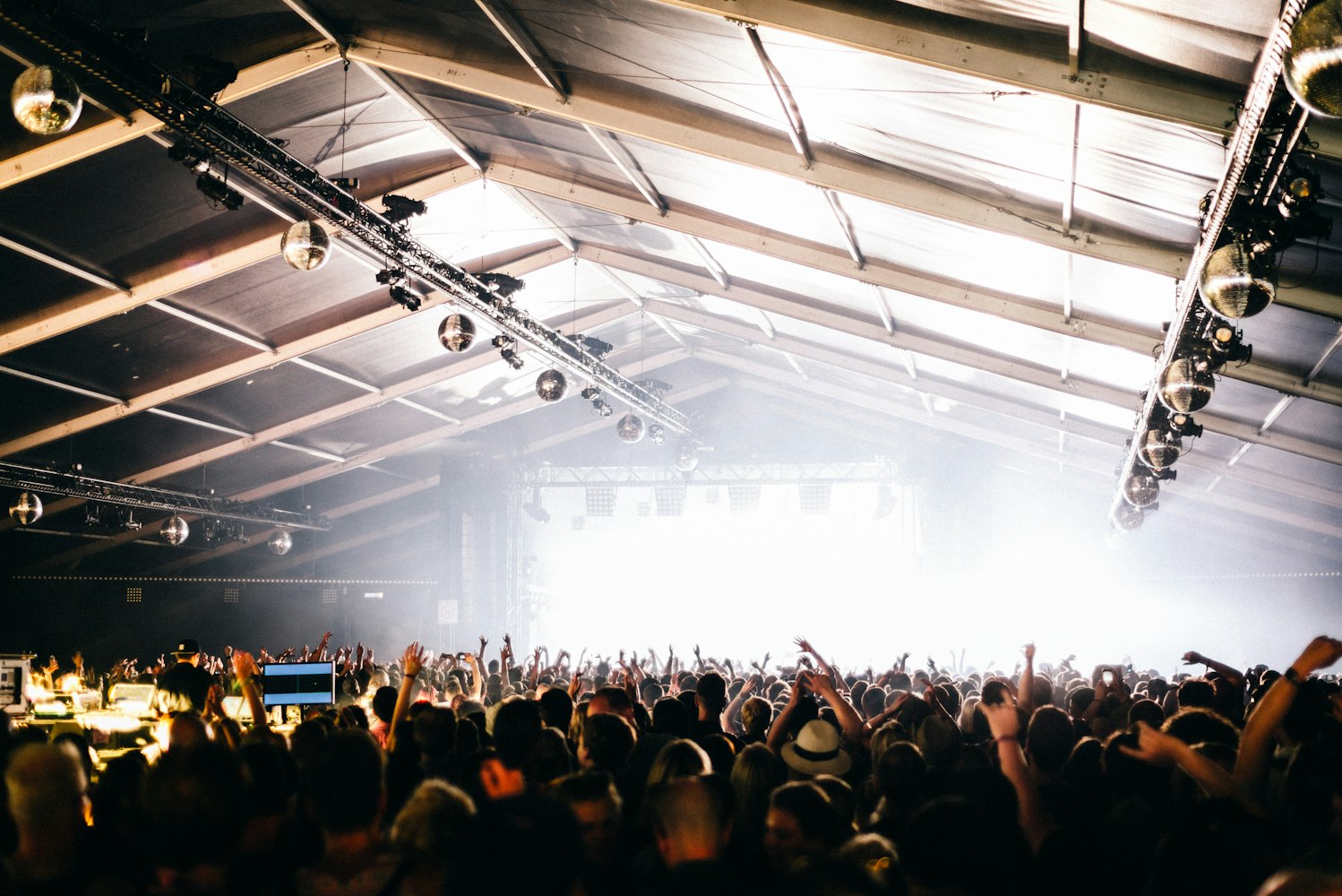 演员技艺、情感与创造力的综合体现，演艺之路的多元探索