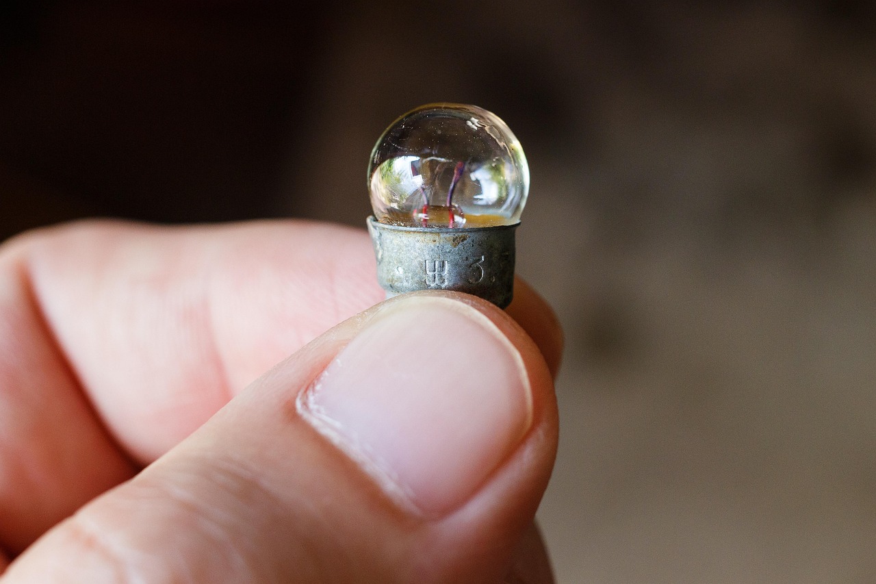 全球能源市场深度调整下的最新油价动态与未来展望