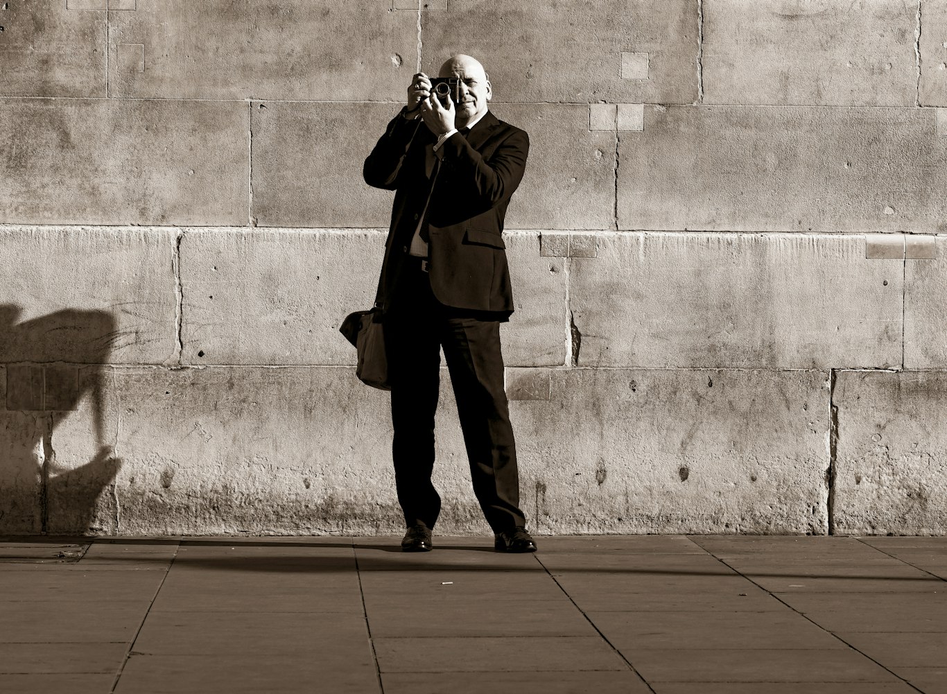 偷鞋吧资讯更新，时尚潮流新动态与深度解读速递